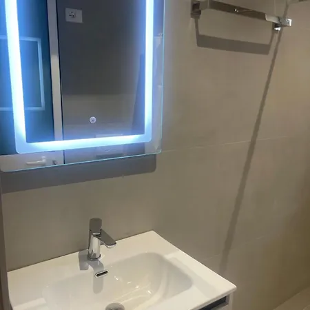 White Casa de hóspedes Kamez