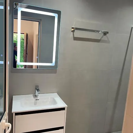 White Casa de hóspedes Kamez