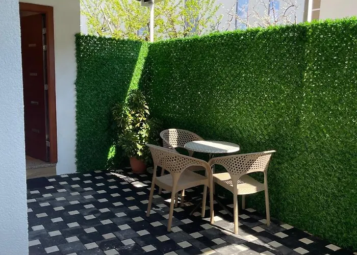 White ゲストハウス Kamëz