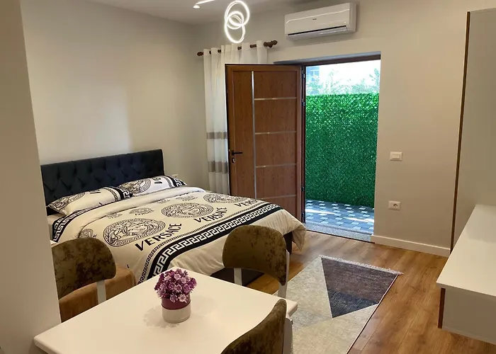 ゲストハウス White