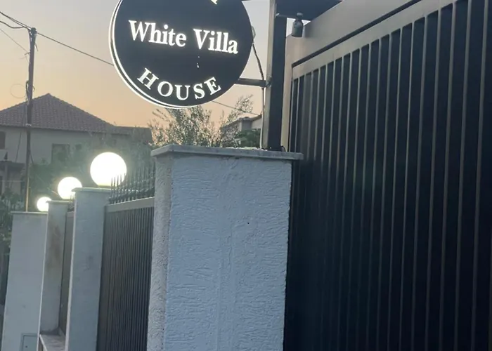 ゲストハウス White *